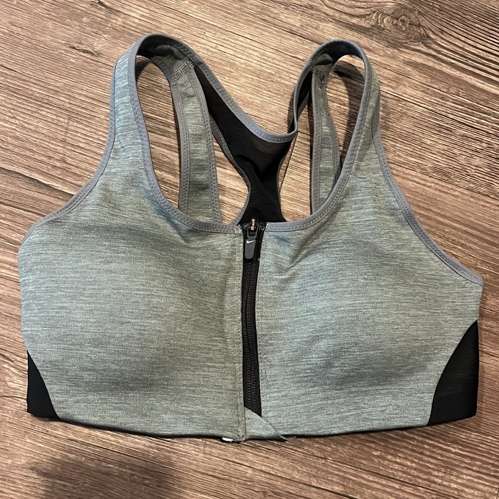 NIKE SPORTS BRA 🖤 - Picture 2 of 5